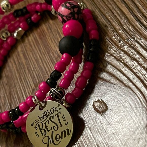 Handmade Hot Pink and black beaded bracelet - Picture 4 of 6